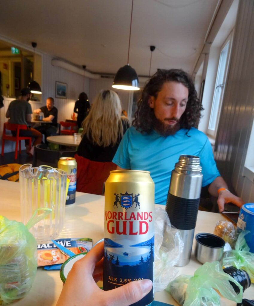 Piwo Norrlands Guld w kuchni Kebnekaise Fjallstation