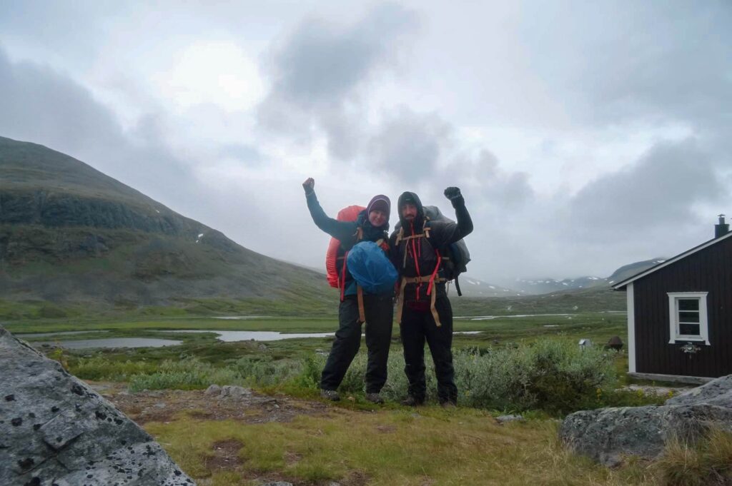 Wyjście z Singi na szlak prowadzący do Kebnekaise Fjallstation