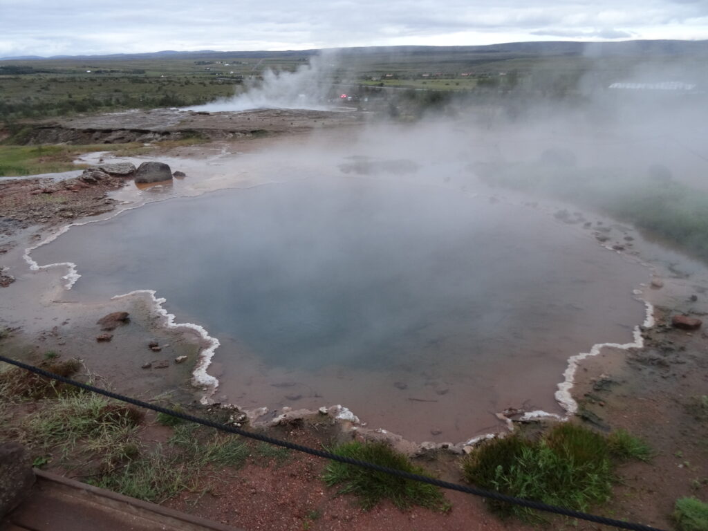 Dymiący parą Geysir – dolina Haukadalur