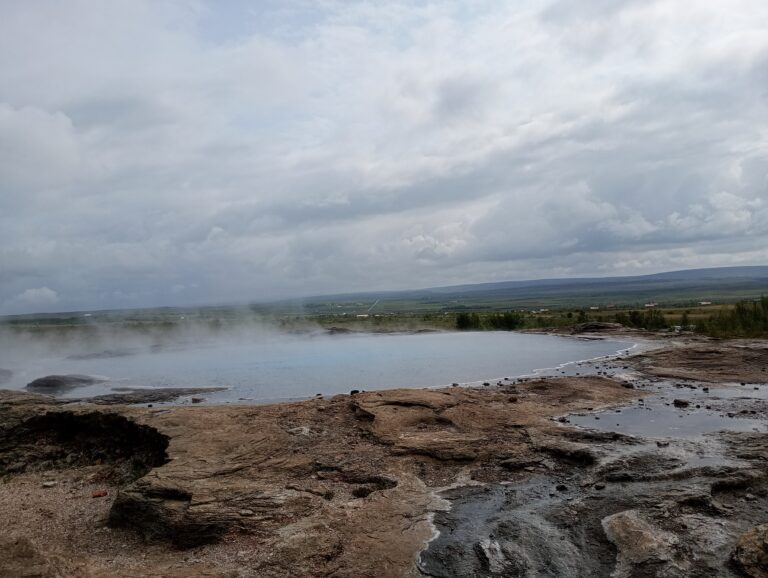 Gejzery na Islandii – Geysir i Strokkur w dolinie Haukadalur