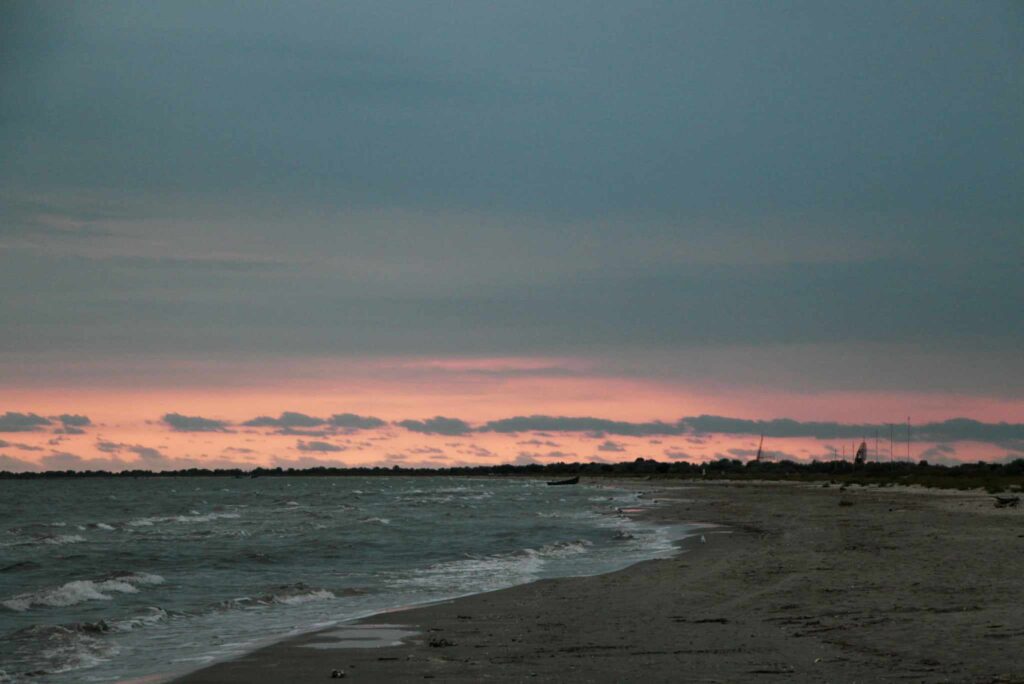 Zachód słońca na plaży w Sulinie nad Morzem Czarnym