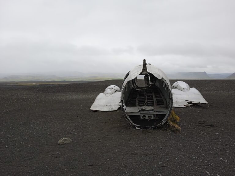 Wrak samolotu na Islandii – kadłub, Dakota C-117