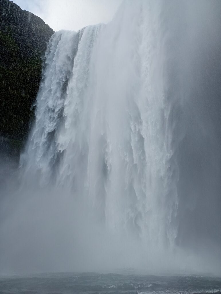 Kaskada wodospadu Skogafoss