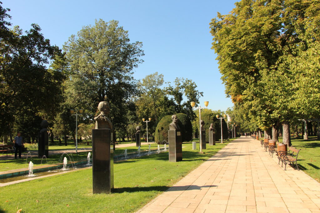 Aleja Osobistości w parku Antona Scudiera w Timisoarze