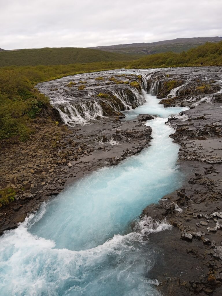 Kaskada wodospadu Bruarfoss