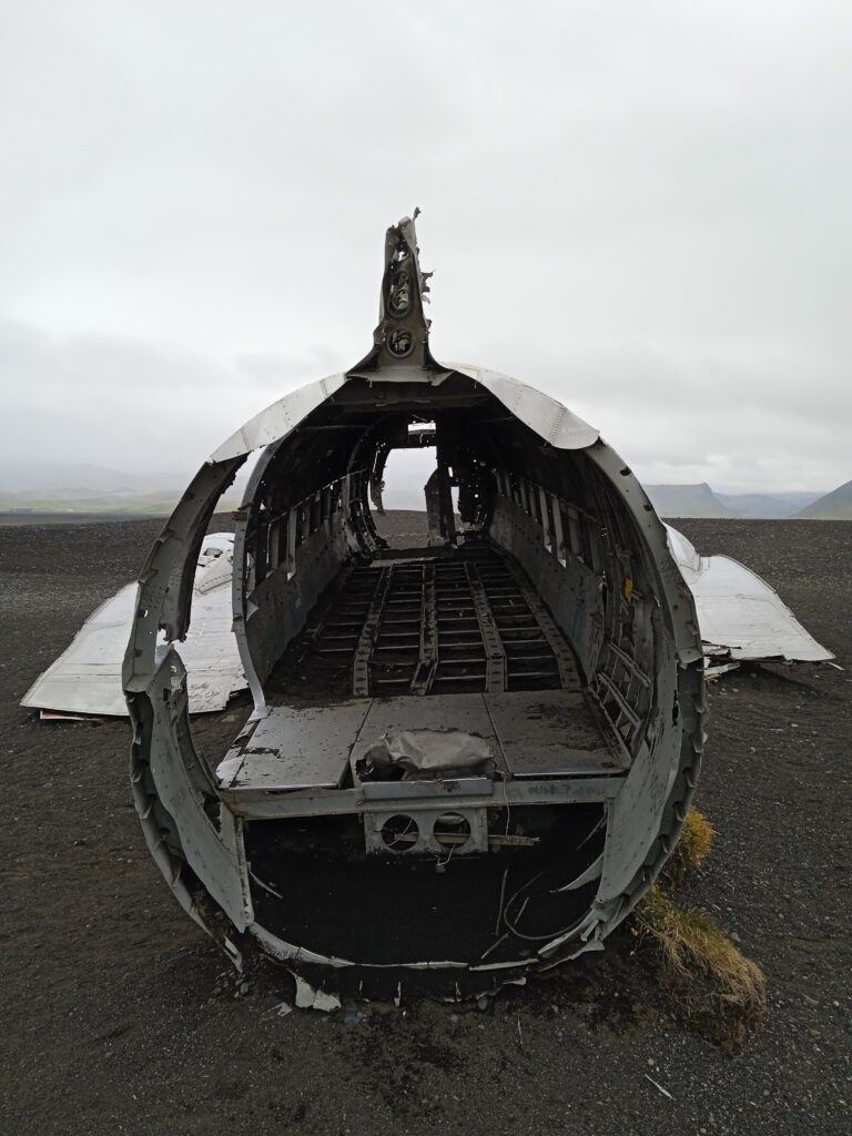 Środek kadłuba Dakoty C-117, wraku samolotu na Islandii