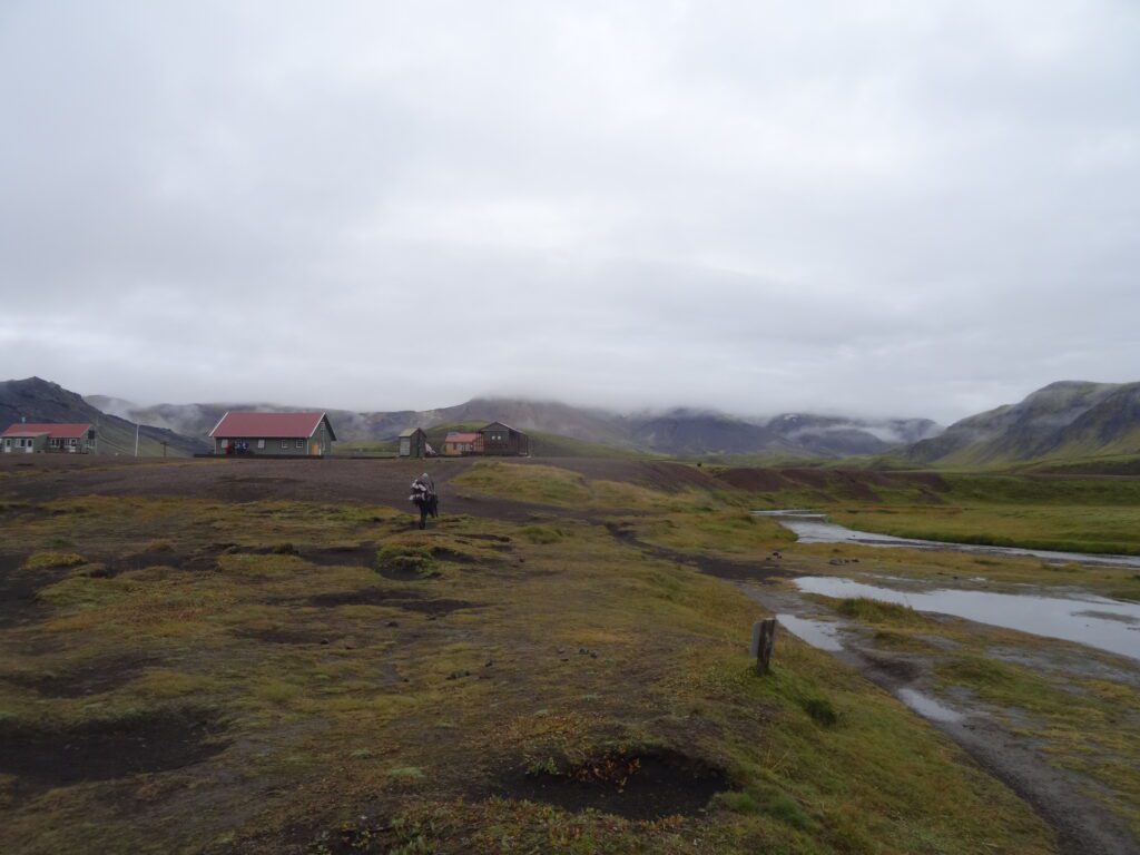 Schroniska nad jeziorem Alftavatn na szlaku Laugavegur