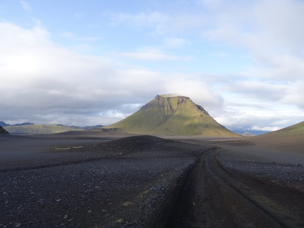 Szczyt Utigonguhofdar (688 m n.p.m.)