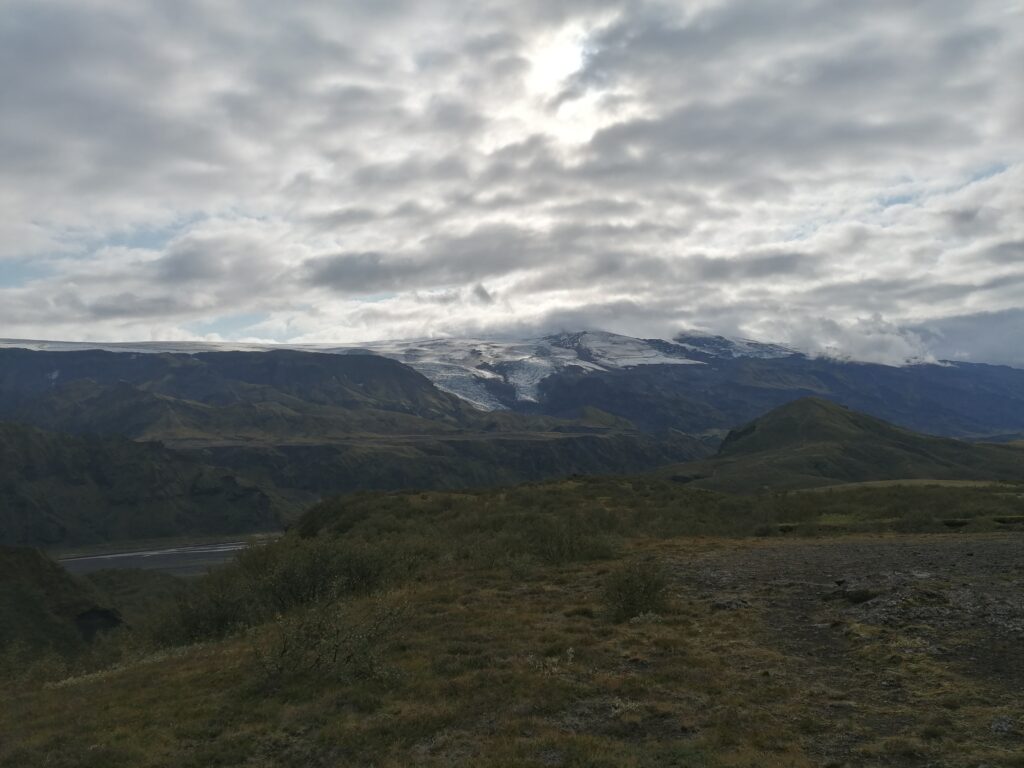 Islandia – widok z Thorsmork na podlodowcowy wulkan Eyjafjallajokull