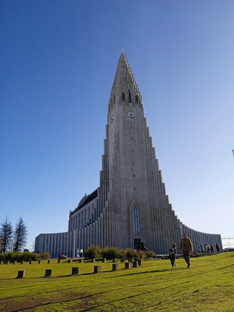 Islandia – kościół Hallgrimura w Reykjaviku