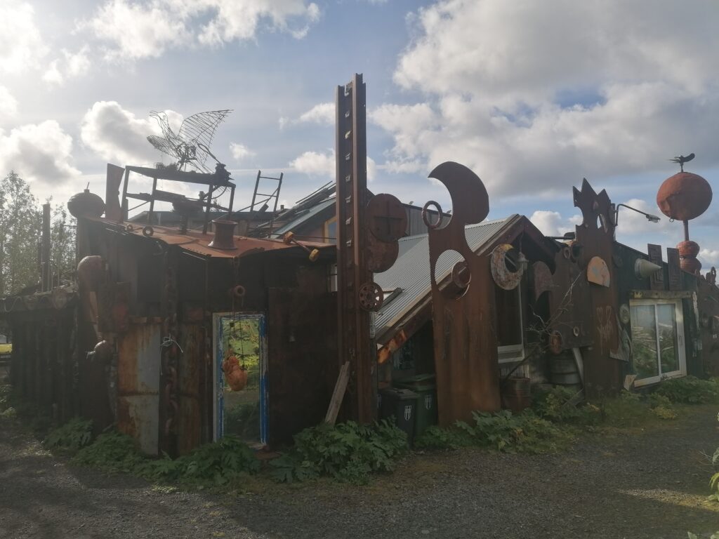 Dom reżysera filmowego, Hrafna Gunnlaugssona, zbudowany ze śmieci w Reykjaviku