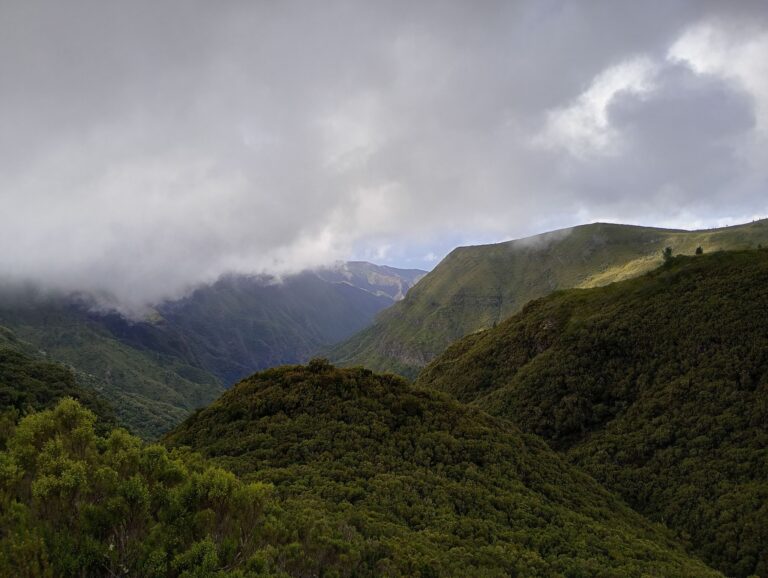 Levada 25 Fontes i Dolina Rabacal – najważniejsze szlaki trekkingowe