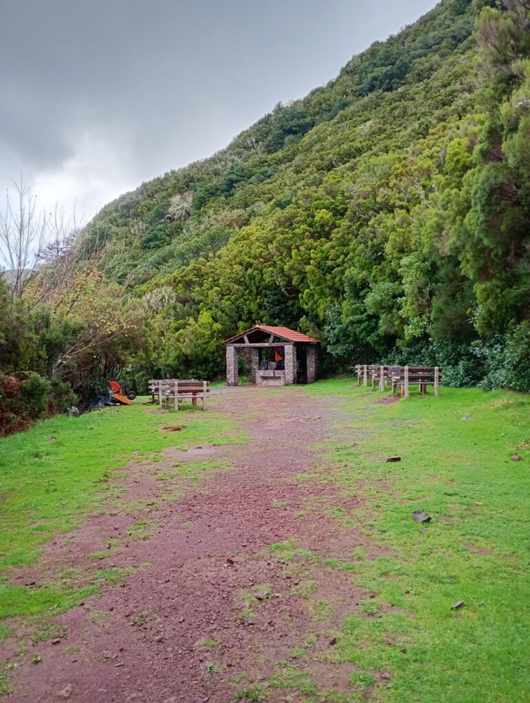 Teren kempingu obok Rabacal Nature Spot Cafe
