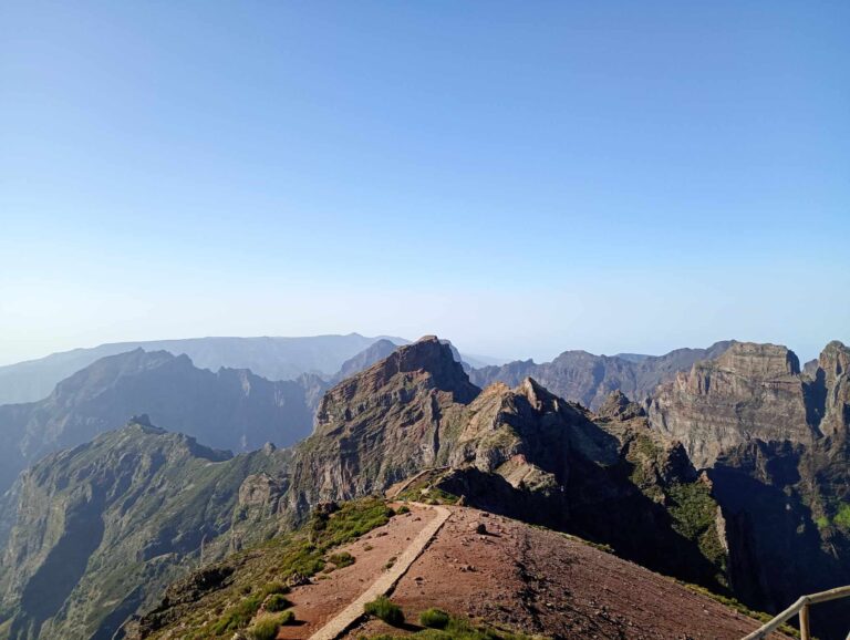 Pico do Areeiro na Maderze – dojazd, parking, widoki i szlak PR1